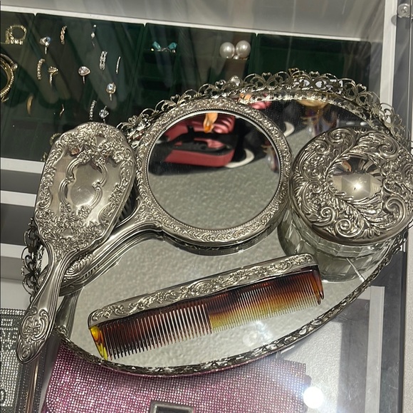 Elegant Silver Vanity Set with Comb - Picture 1 of 13